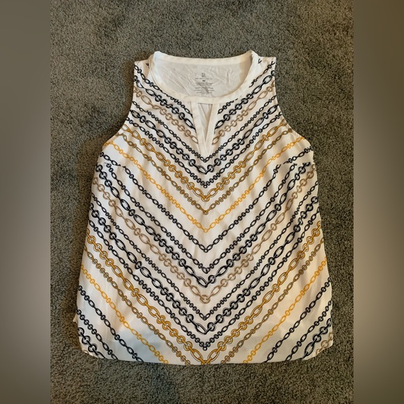 Key hole chain design tank top. Size medium. - Picture 2 of 9